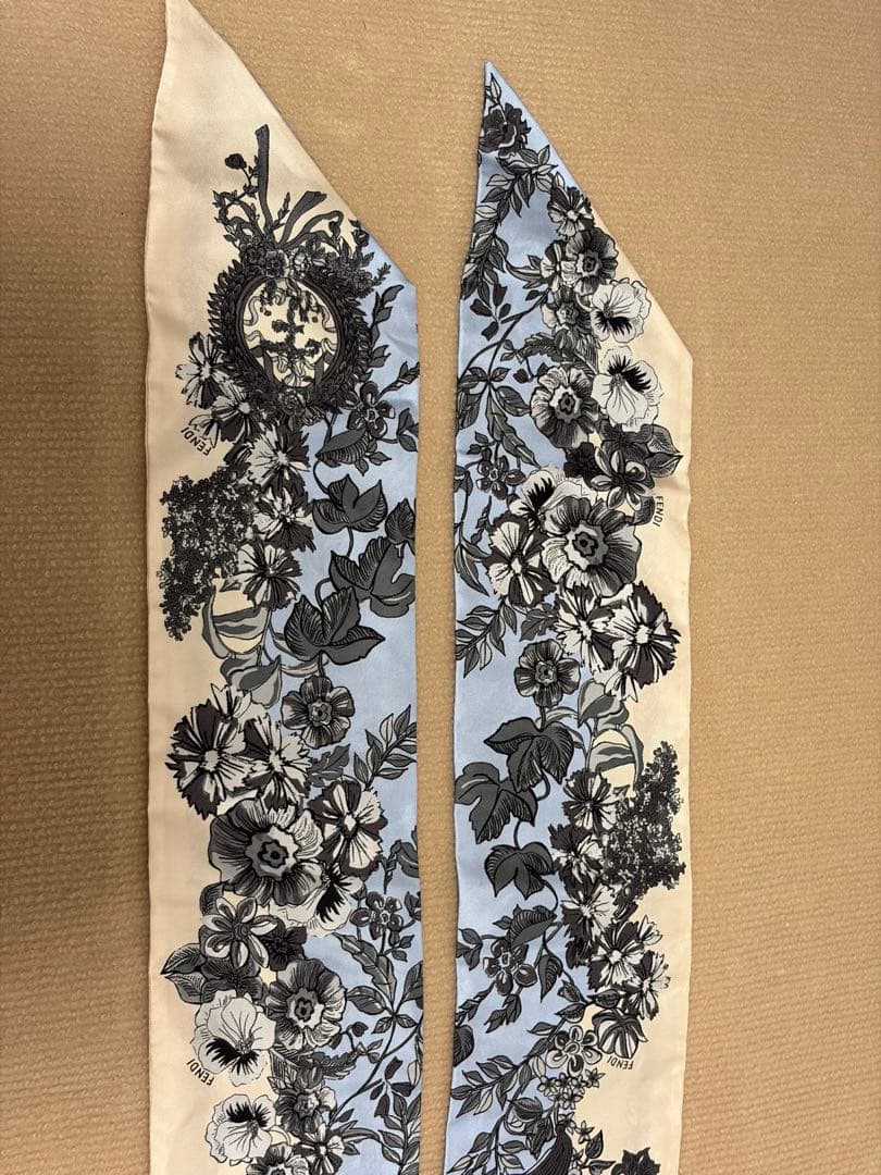 FENDI フェンディ シルクスカーフ 花柄 ブルー系