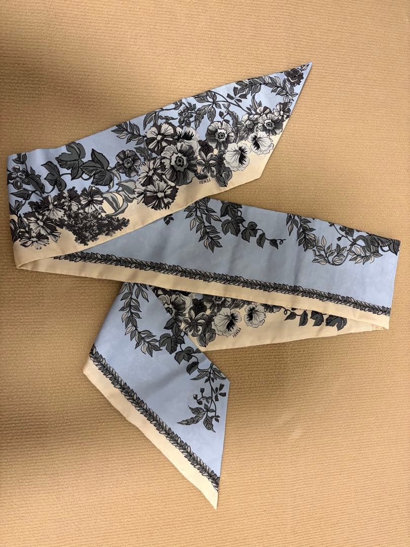FENDI フェンディ シルクスカーフ 花柄 ブルー系